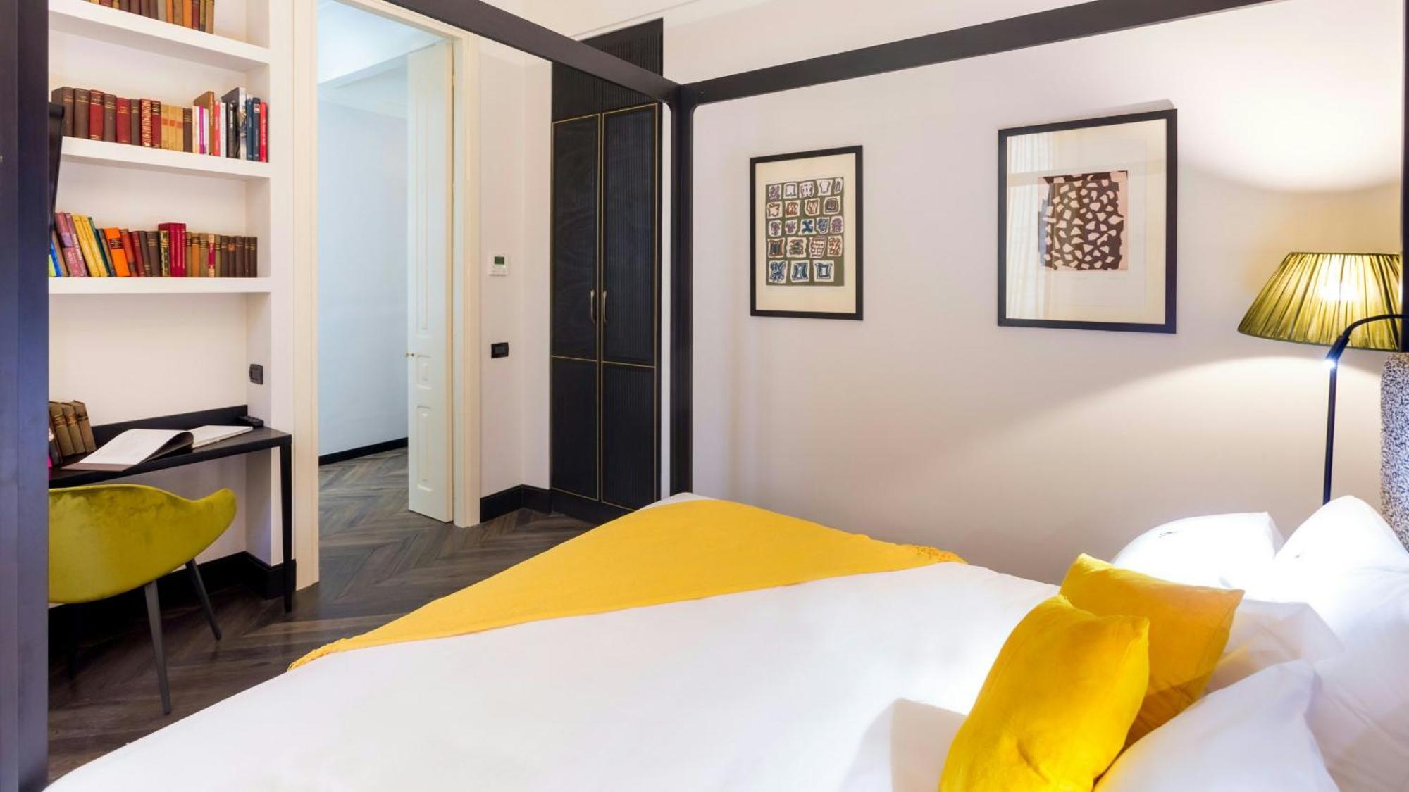 The H'All Tailor Suite Roma Eksteriør billede A bedroom at the hotel