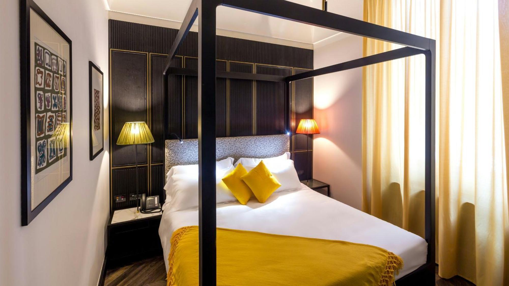 The H'All Tailor Suite Roma Eksteriør billede A room at the hotel