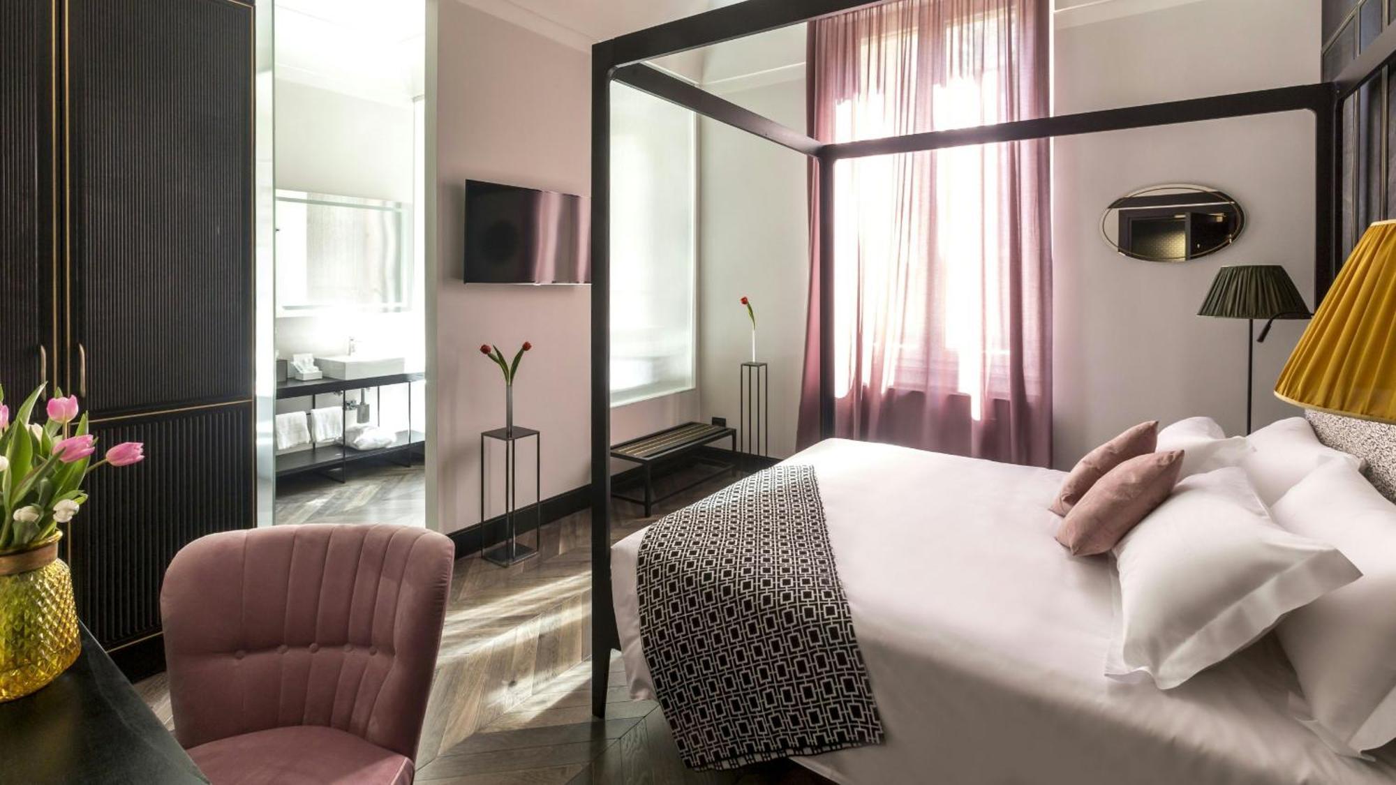 The H'All Tailor Suite Roma Eksteriør billede A room at the hotel