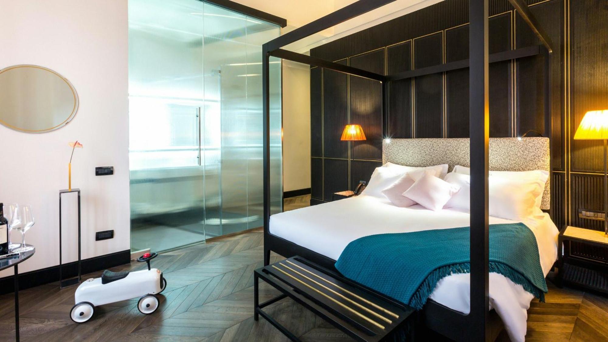 The H'All Tailor Suite Roma Eksteriør billede A room at the hotel