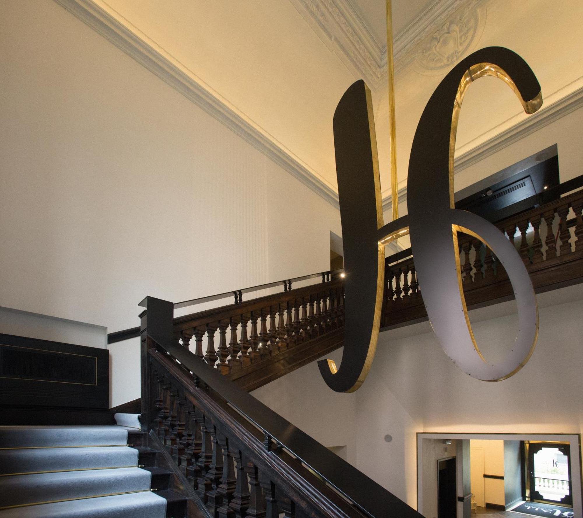 The H'All Tailor Suite Roma Eksteriør billede The staircase